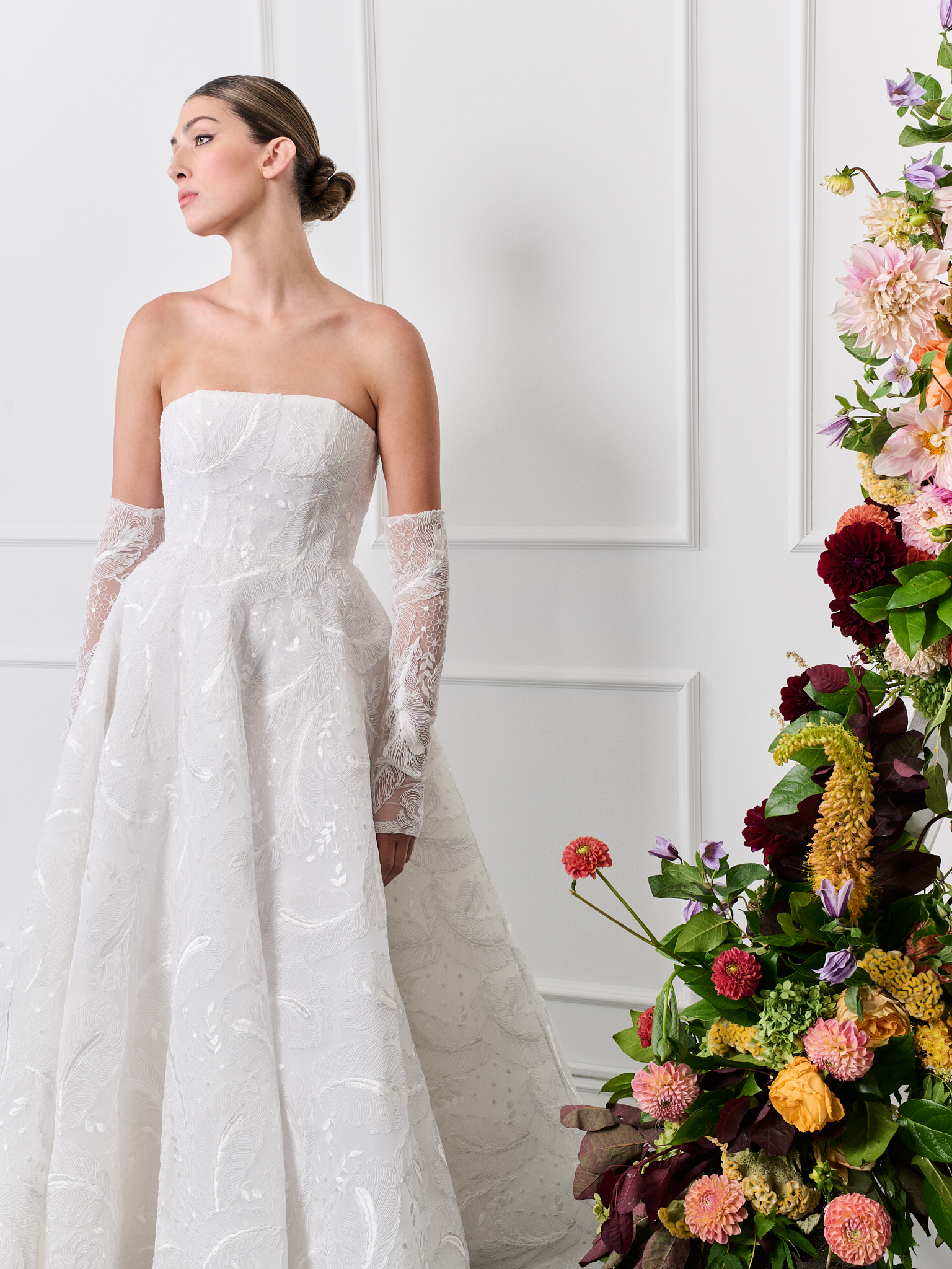 Leaf Lace Strapless short wedding dress with detachable sleeves